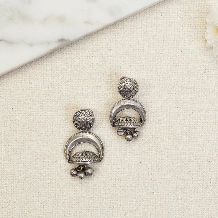 Nilave Studs