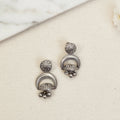 Nilave Studs